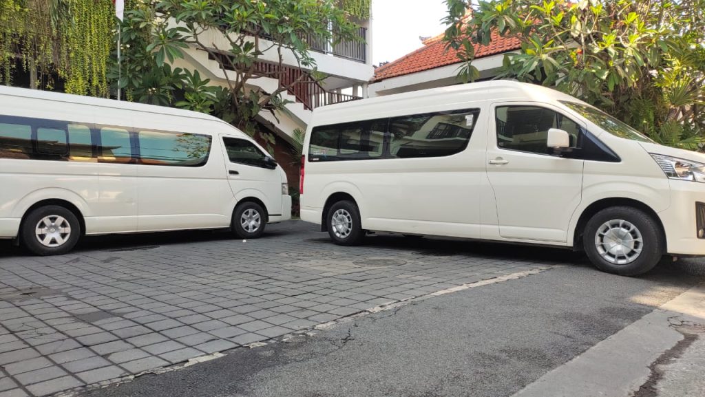 rental hiace premio commuter